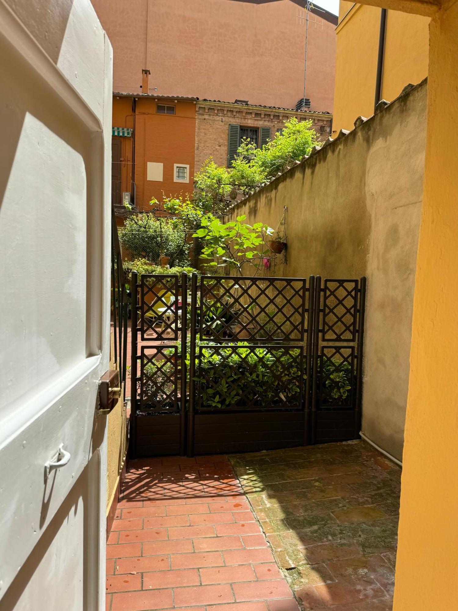 La Casina A Porta Castiglione Apartment Bologna Bagian luar foto